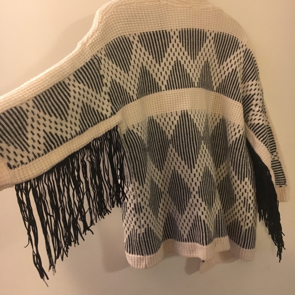 H&M Beautiful Friges Aztec Style - Picture 3 of 6